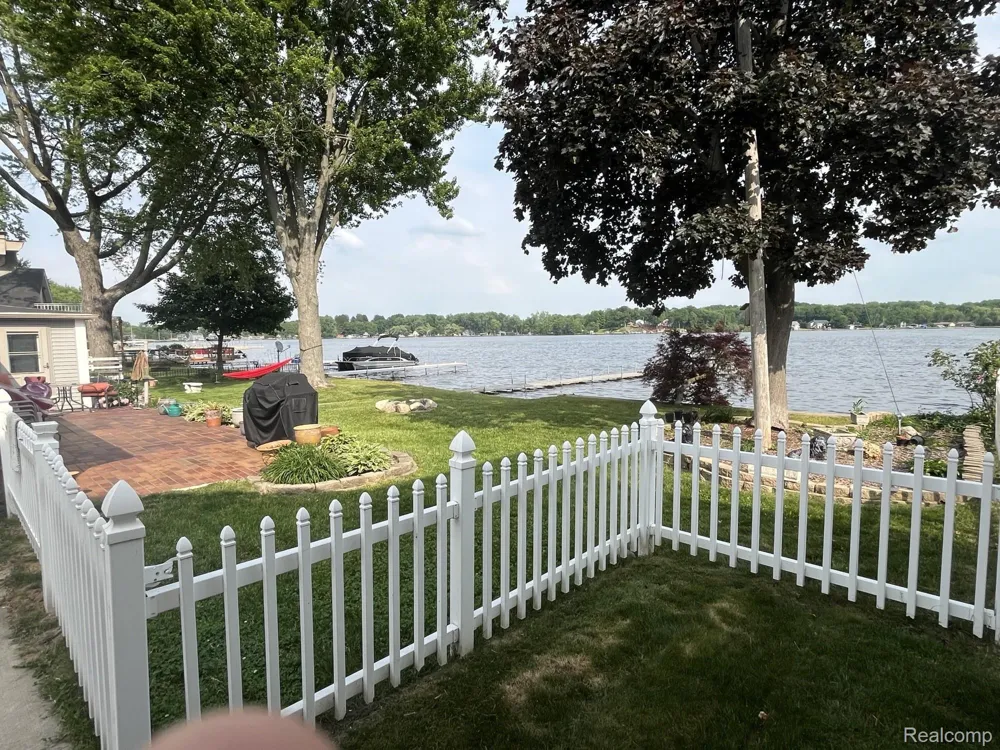 1138 Lakeview Drive Lake Odessa Village, MI 48849