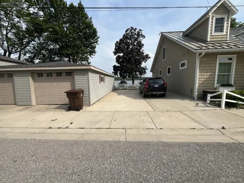 1138 Lakeview Drive