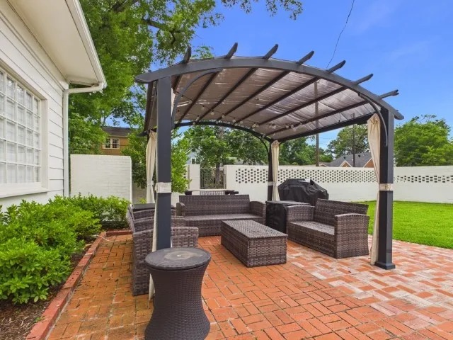 1521 S Chilton Avenue Tyler, TX 75701