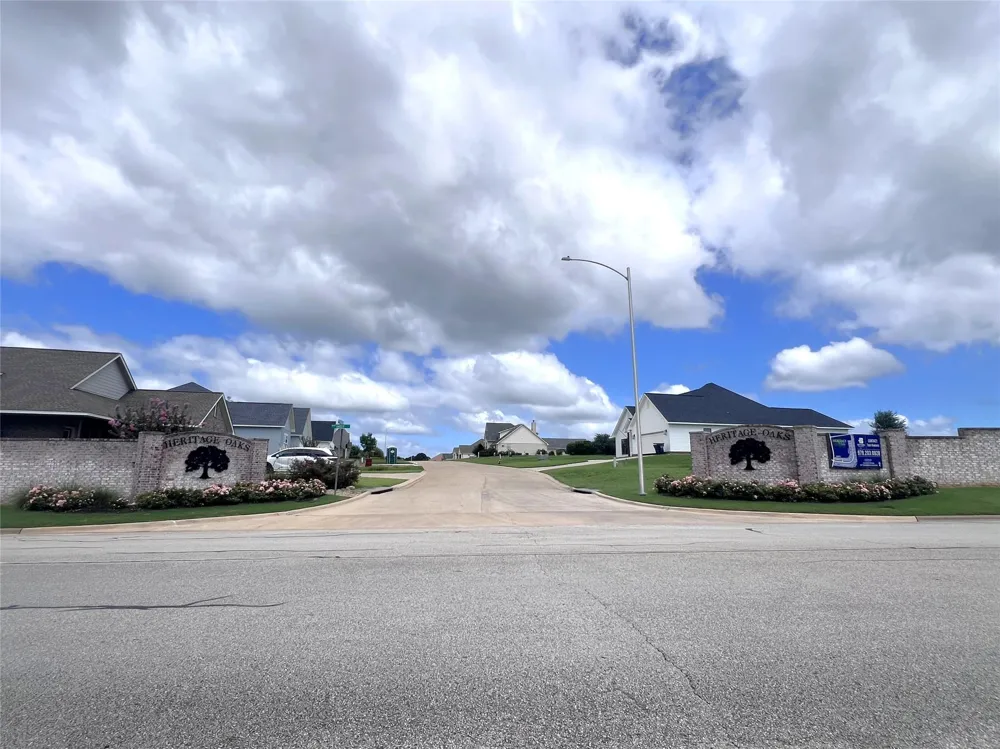 2423 Pecan Crossing Court Brenham, TX 77833