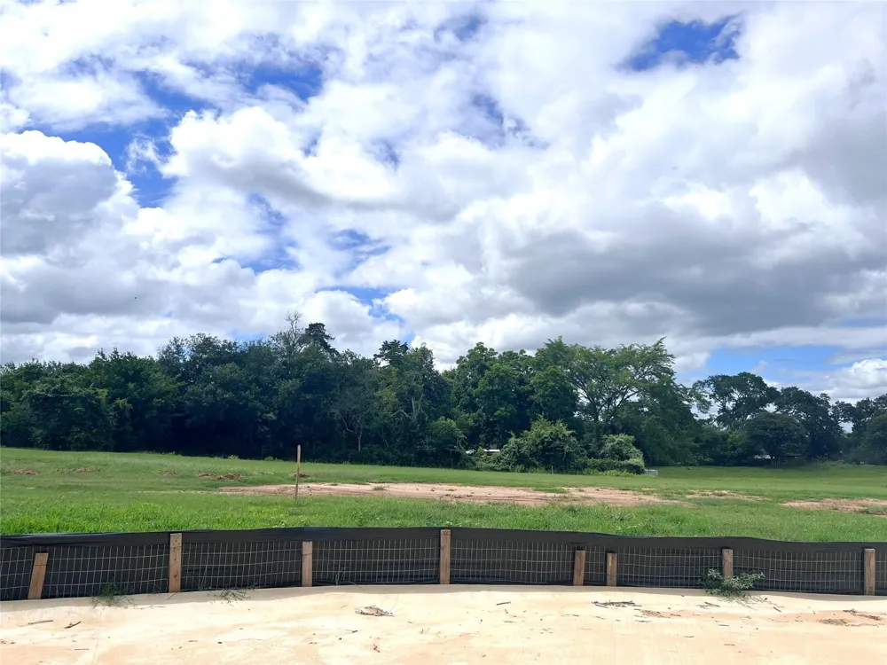 2423 Pecan Crossing Court Brenham, TX 77833
