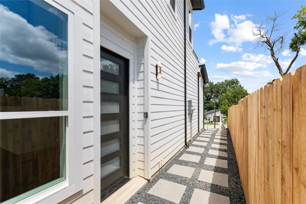 520 Woodbine Avenue Dallas, TX 75203