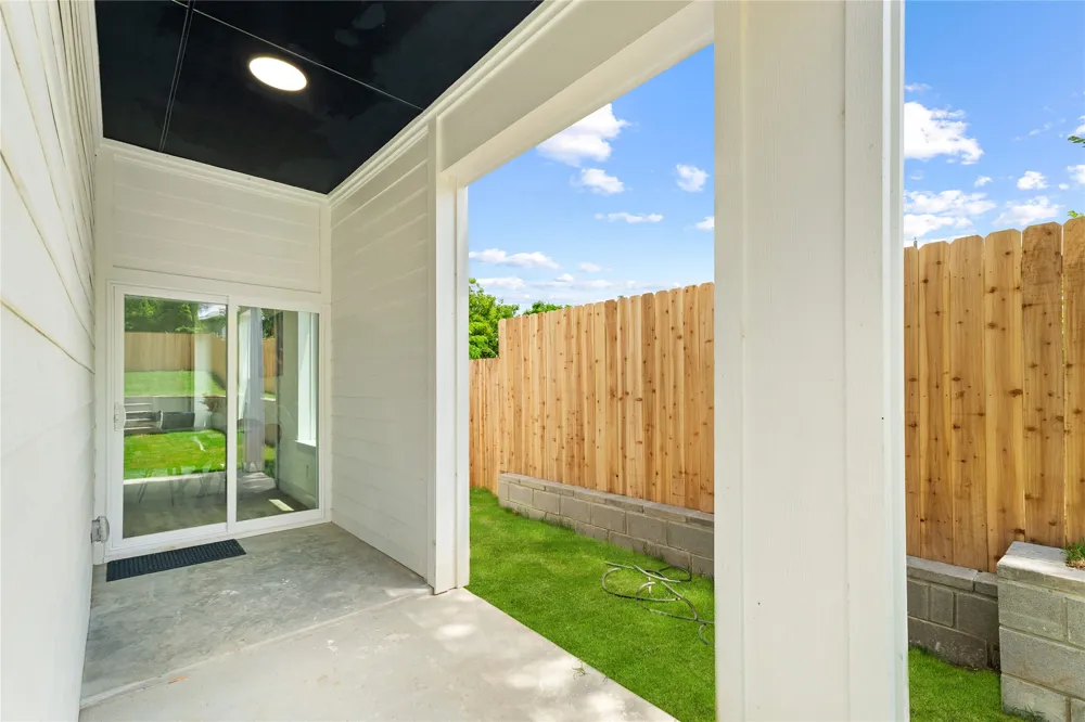 520 Woodbine Avenue Dallas, TX 75203