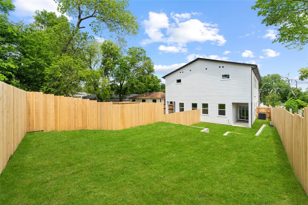 520 Woodbine Avenue Dallas, TX 75203
