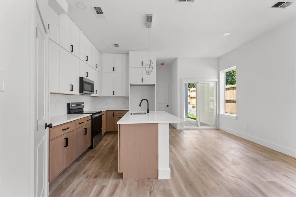 520 Woodbine Avenue Dallas, TX 75203