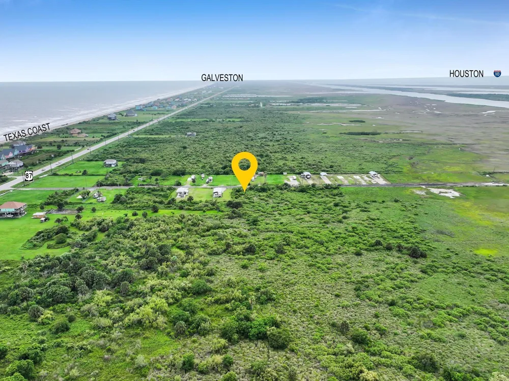 1054 Canal Gilchrist, TX 77617