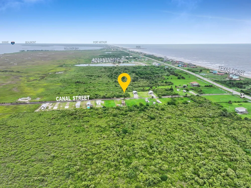 1054 Canal Gilchrist, TX 77617