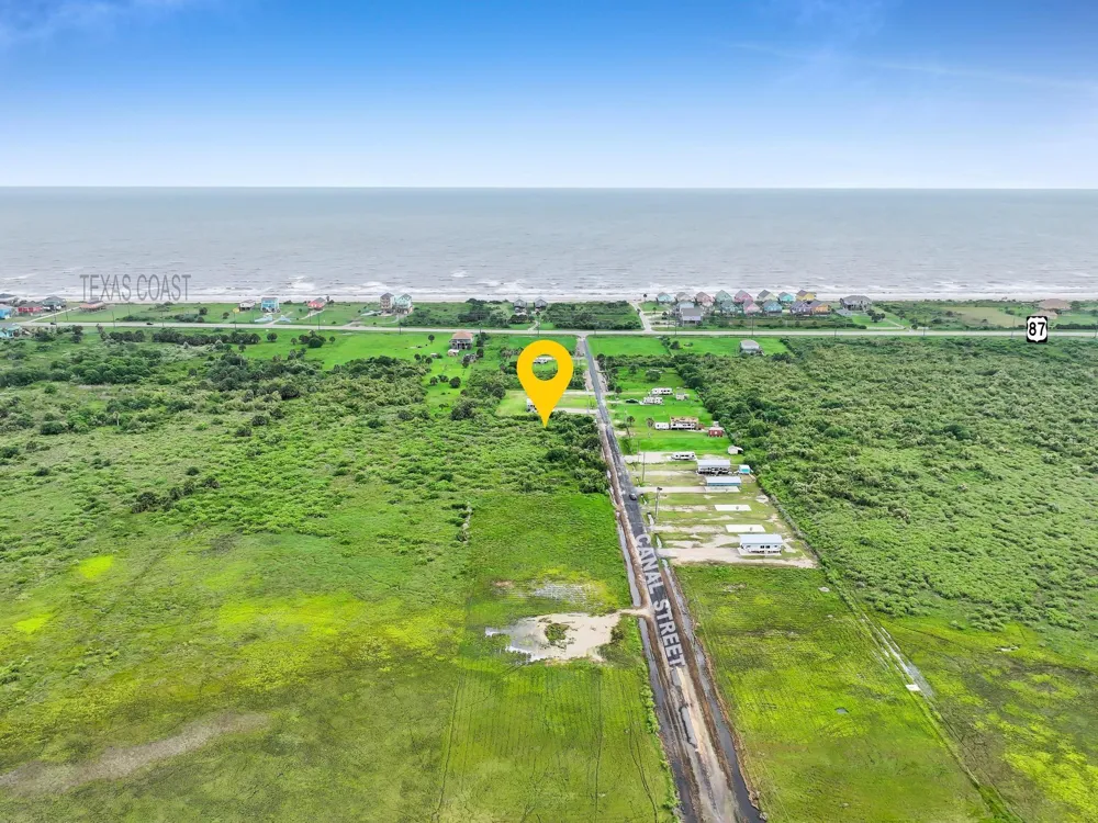 1054 Canal Gilchrist, TX 77617