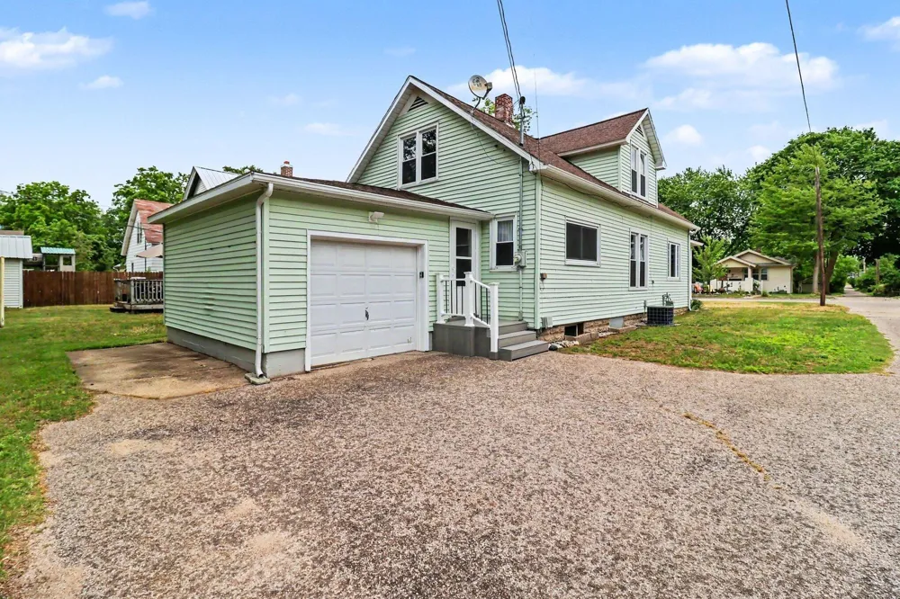 109 Franklin Street Ludington, MI 49431