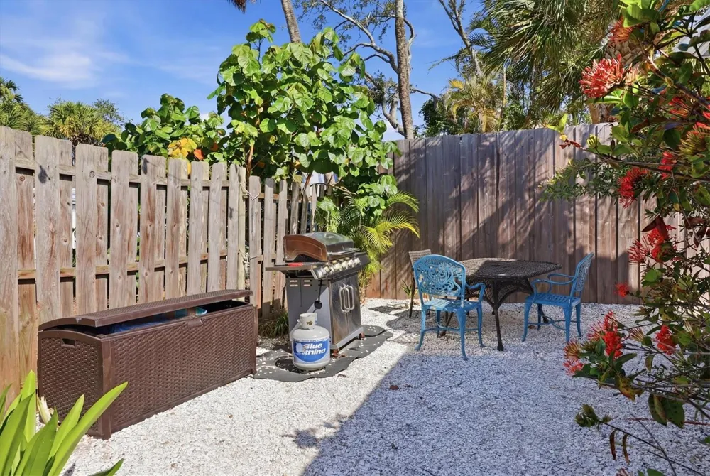 5128 OXFORD DRIVE Sarasota, FL 34242