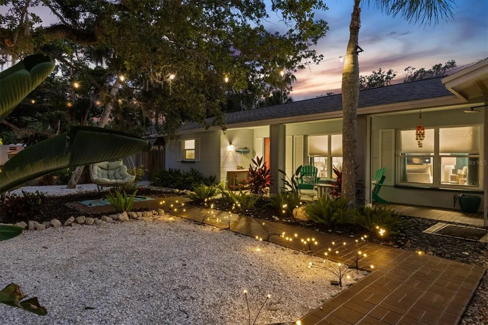 5128 OXFORD DRIVE Sarasota, FL 34242