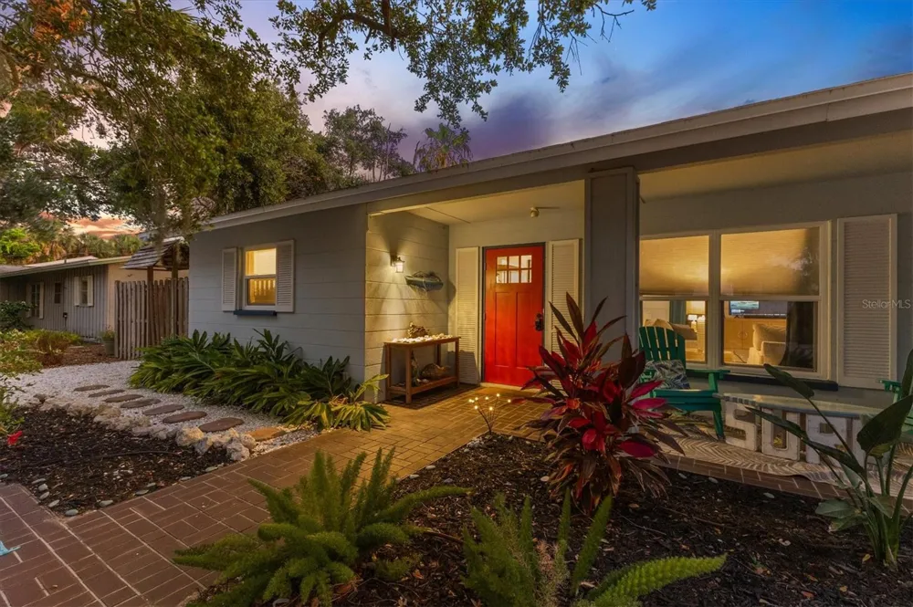 5128 OXFORD DRIVE Sarasota, FL 34242