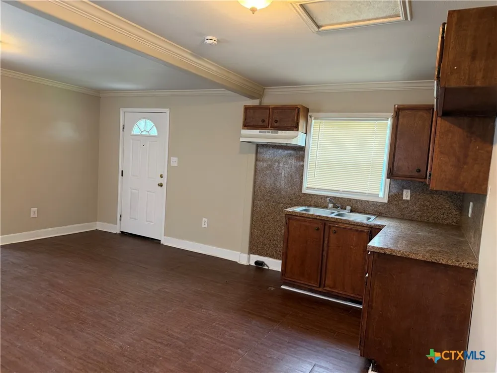 801 E Park Avenue Victoria, TX 77901