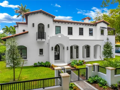 5111 Alhambra Cir