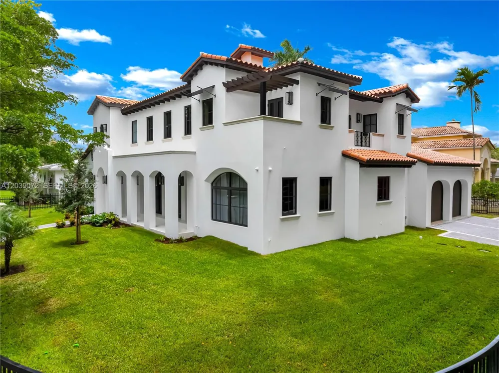 5111 Alhambra Cir Coral Gables, FL 33146