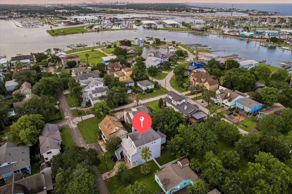 209 Queen Road Clear Lake Shores, TX 77565