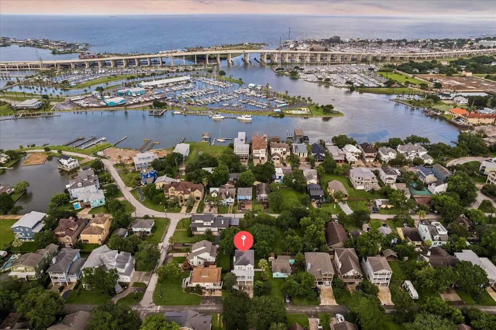 209 Queen Road Clear Lake Shores, TX 77565