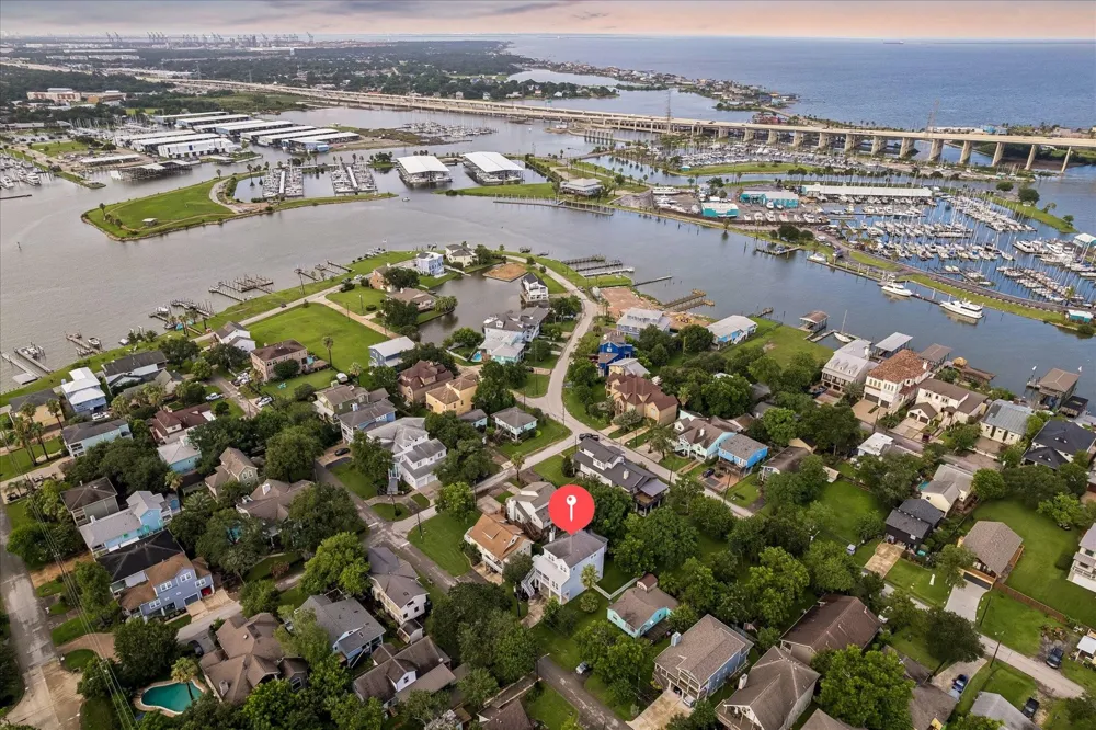 209 Queen Road Clear Lake Shores, TX 77565
