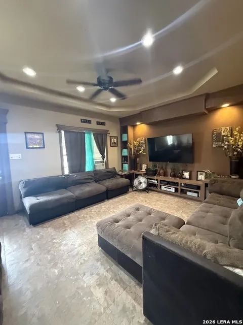 204 W LAKE ST Crystal City, TX 78839