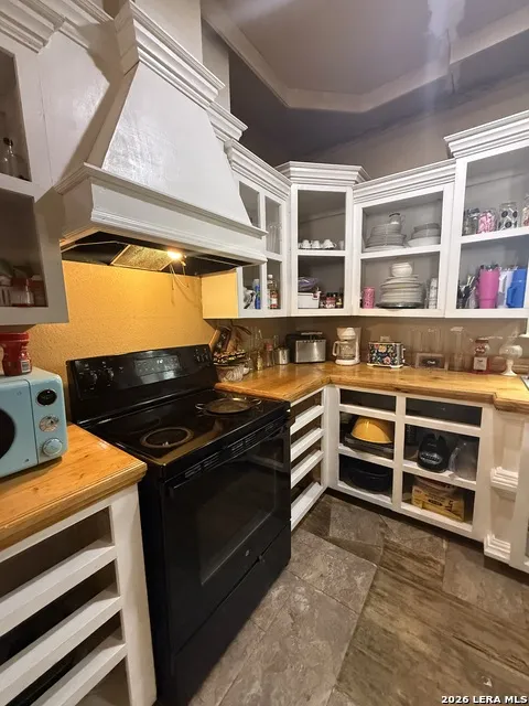 204 W LAKE ST Crystal City, TX 78839