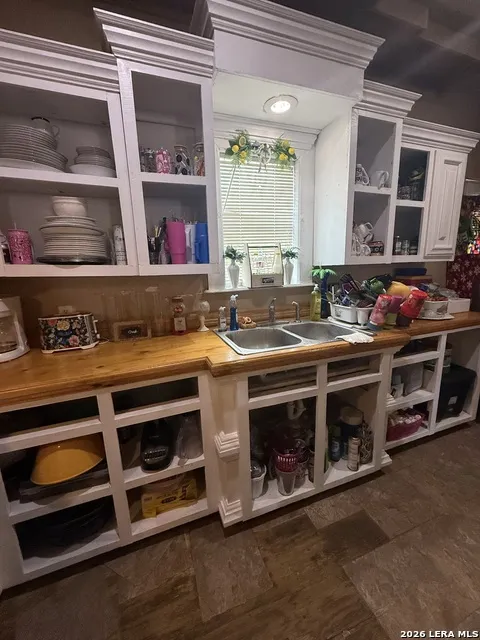 204 W LAKE ST Crystal City, TX 78839