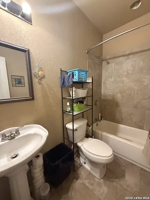 204 W LAKE ST Crystal City, TX 78839