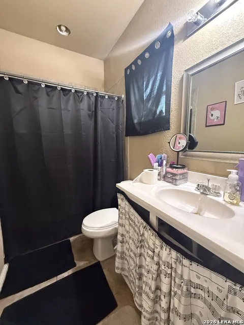 204 W LAKE ST Crystal City, TX 78839