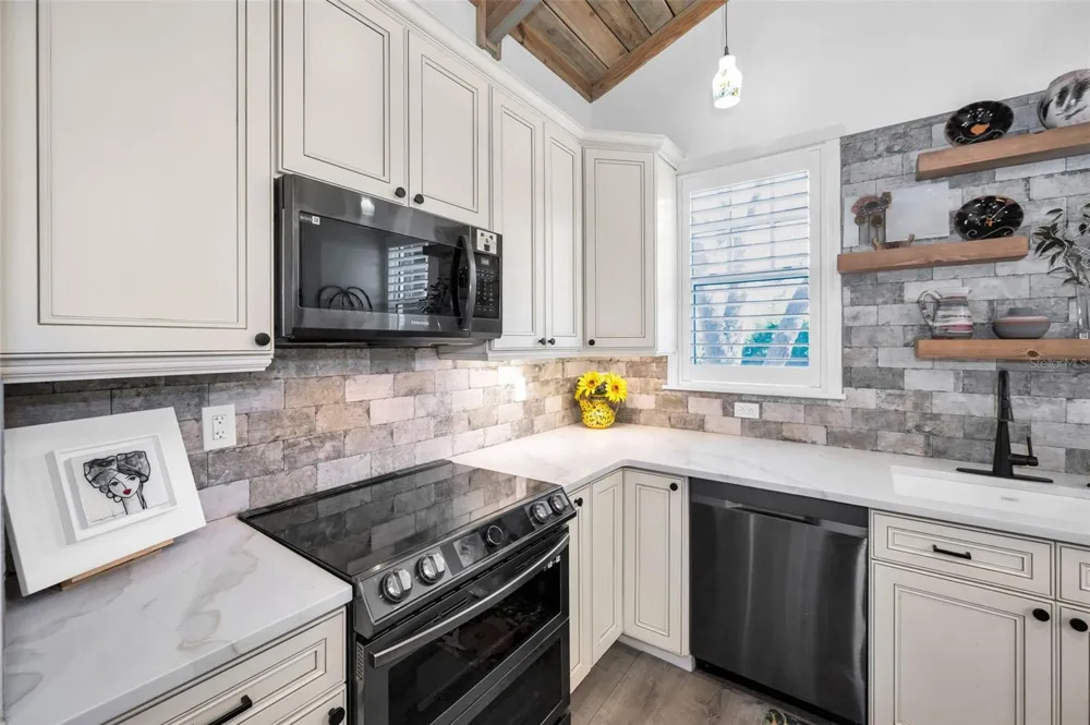 525 LEXINGTON STREET Dunedin, FL 34698
