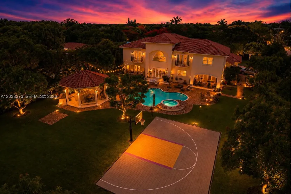 11111 SW 77th Ave Pinecrest, FL 33156