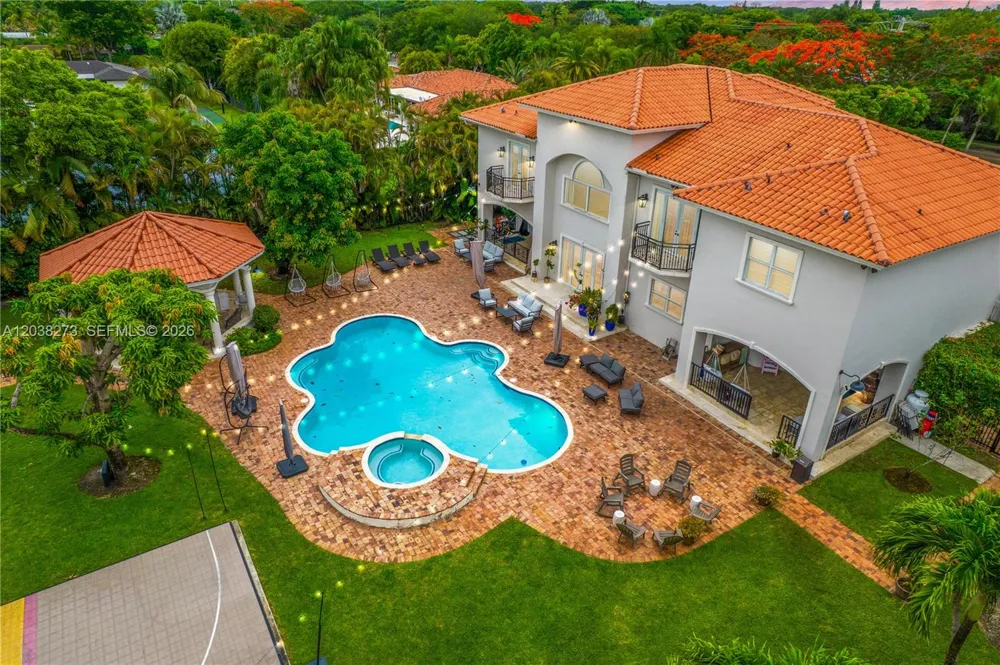 11111 SW 77th Ave Pinecrest, FL 33156