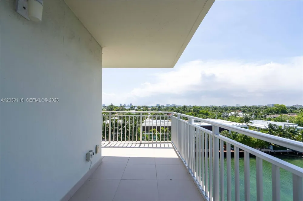 9500 W Bay Harbor Dr #7D Bay Harbor Islands, FL 33154