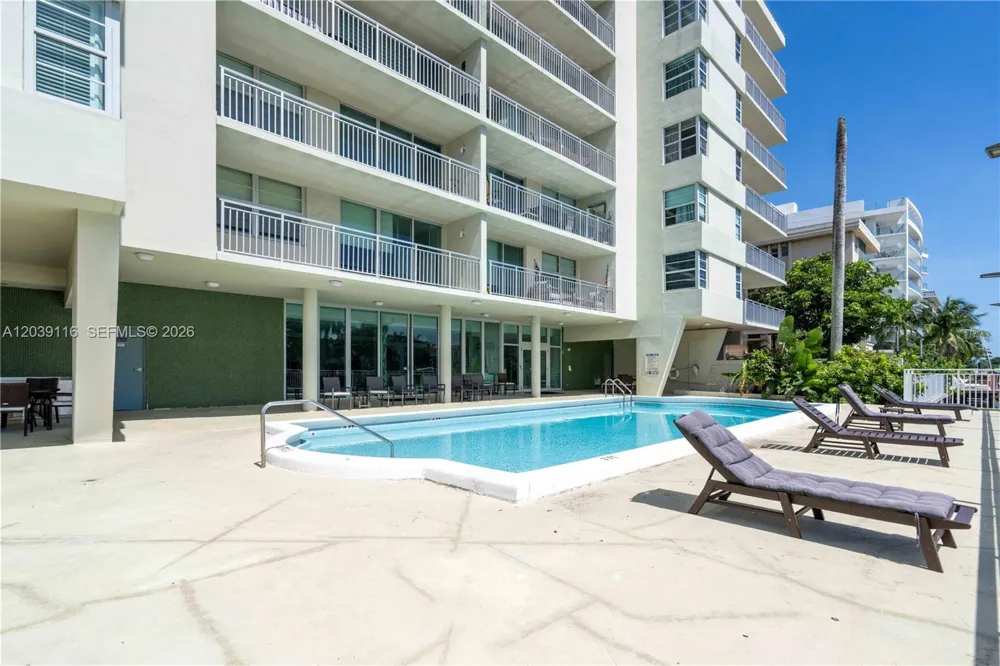 9500 W Bay Harbor Dr #7D Bay Harbor Islands, FL 33154