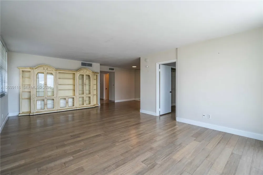 9500 W Bay Harbor Dr #7D Bay Harbor Islands, FL 33154