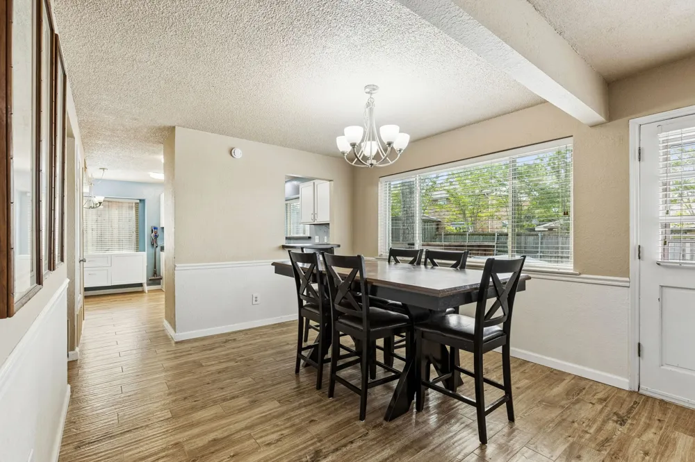 304 Lark Lane Euless, TX 76039