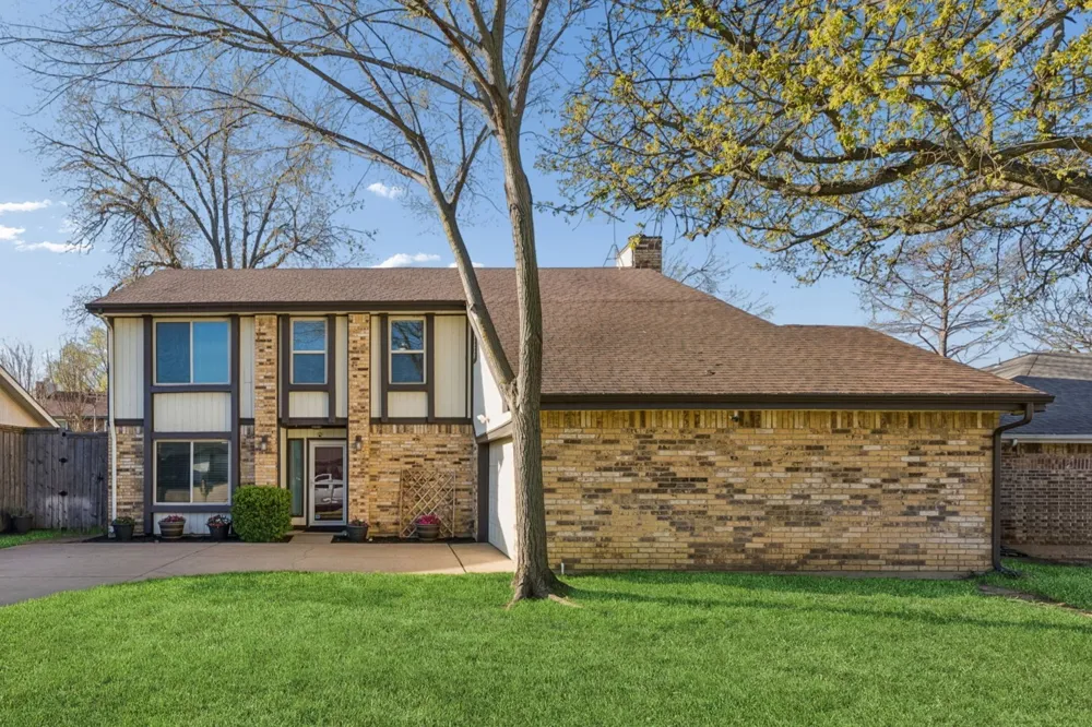 304 Lark Lane Euless, TX 76039