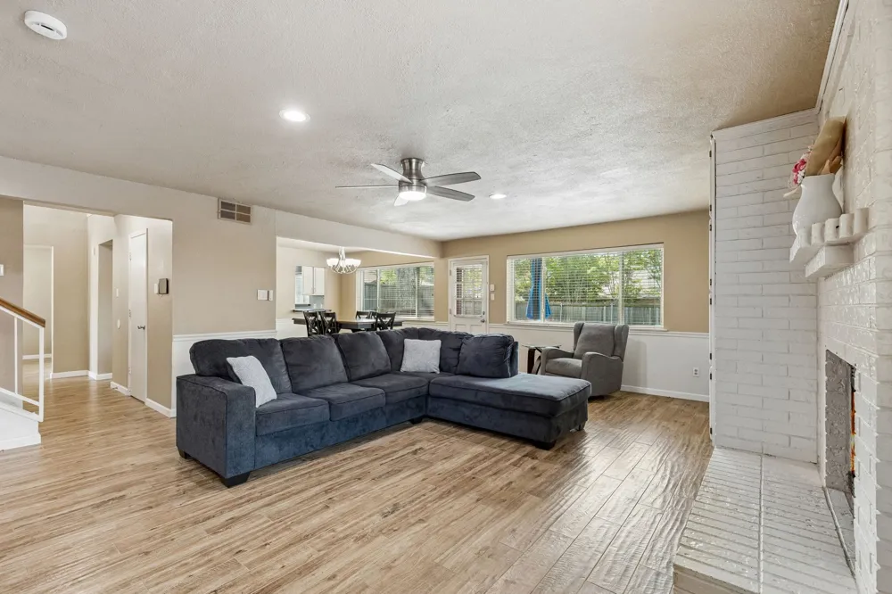 304 Lark Lane Euless, TX 76039
