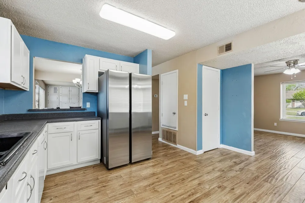 304 Lark Lane Euless, TX 76039