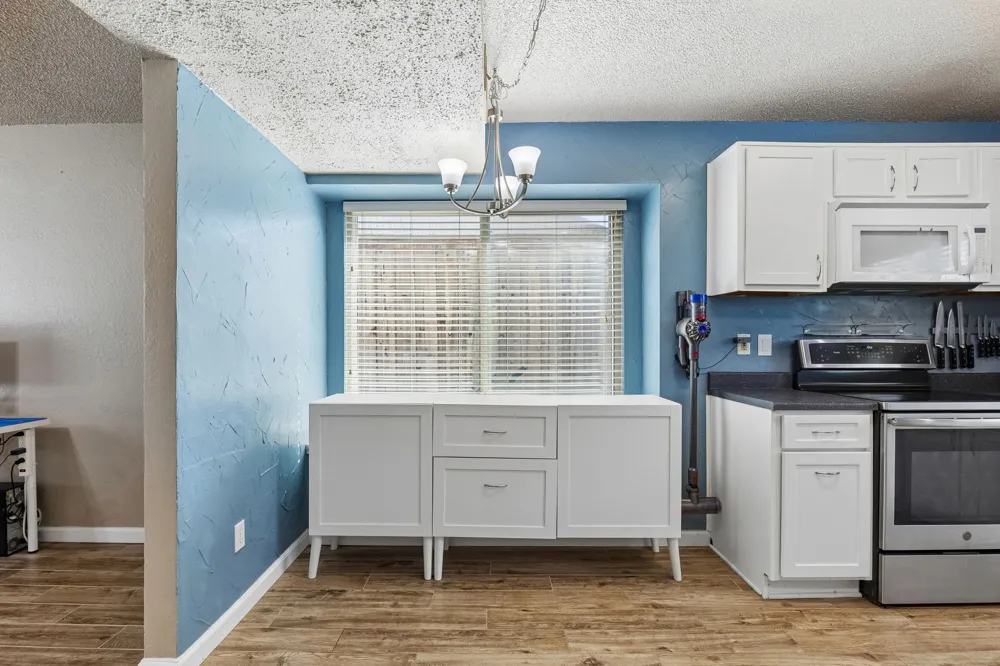 304 Lark Lane Euless, TX 76039