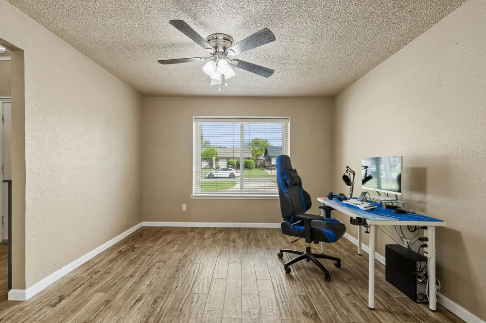 304 Lark Lane Euless, TX 76039