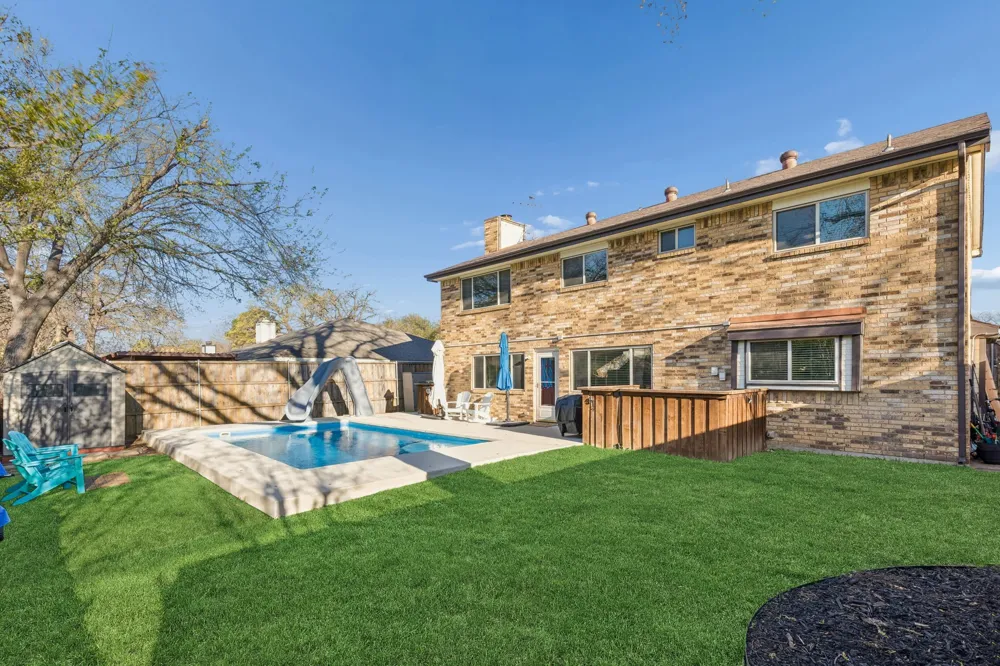 304 Lark Lane Euless, TX 76039