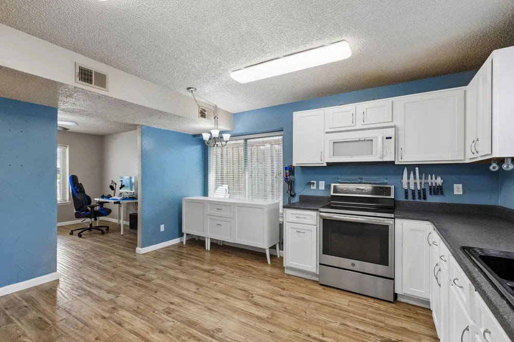 304 Lark Lane Euless, TX 76039