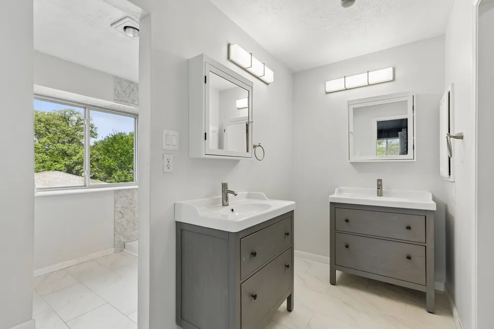 304 Lark Lane Euless, TX 76039