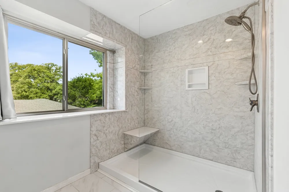 304 Lark Lane Euless, TX 76039