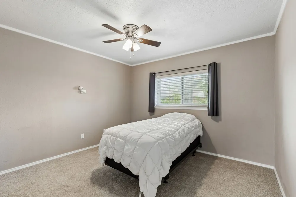 304 Lark Lane Euless, TX 76039