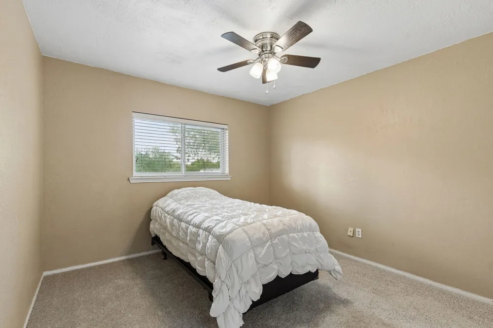 304 Lark Lane Euless, TX 76039