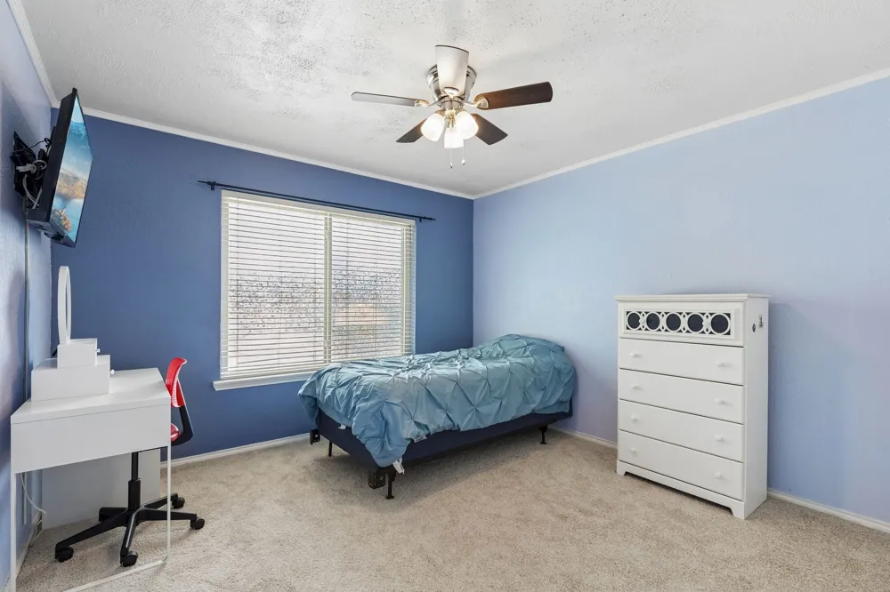 304 Lark Lane Euless, TX 76039