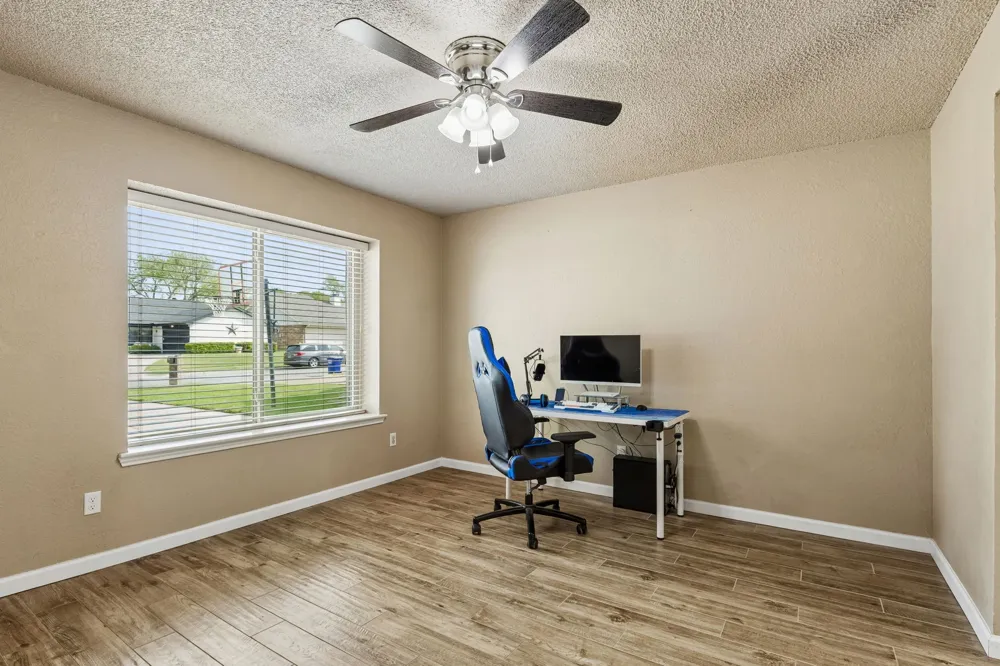 304 Lark Lane Euless, TX 76039