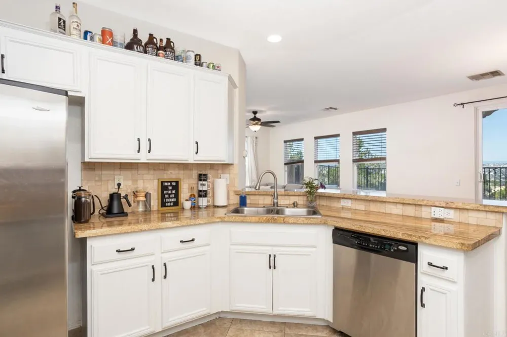 425 S Meadowbrook Dr #123 San Diego, CA 92114