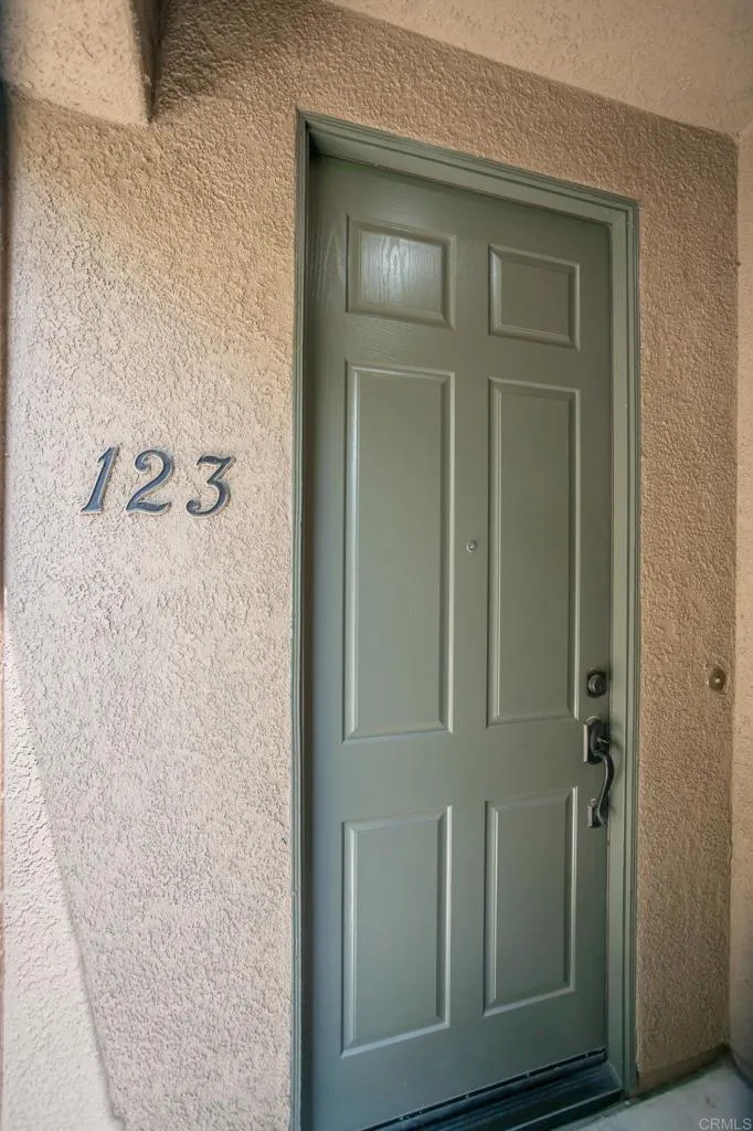 425 S Meadowbrook Dr #123 San Diego, CA 92114