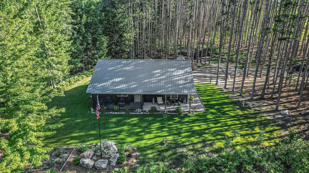 22032 Pine Valley Drive Tustin, MI 49688